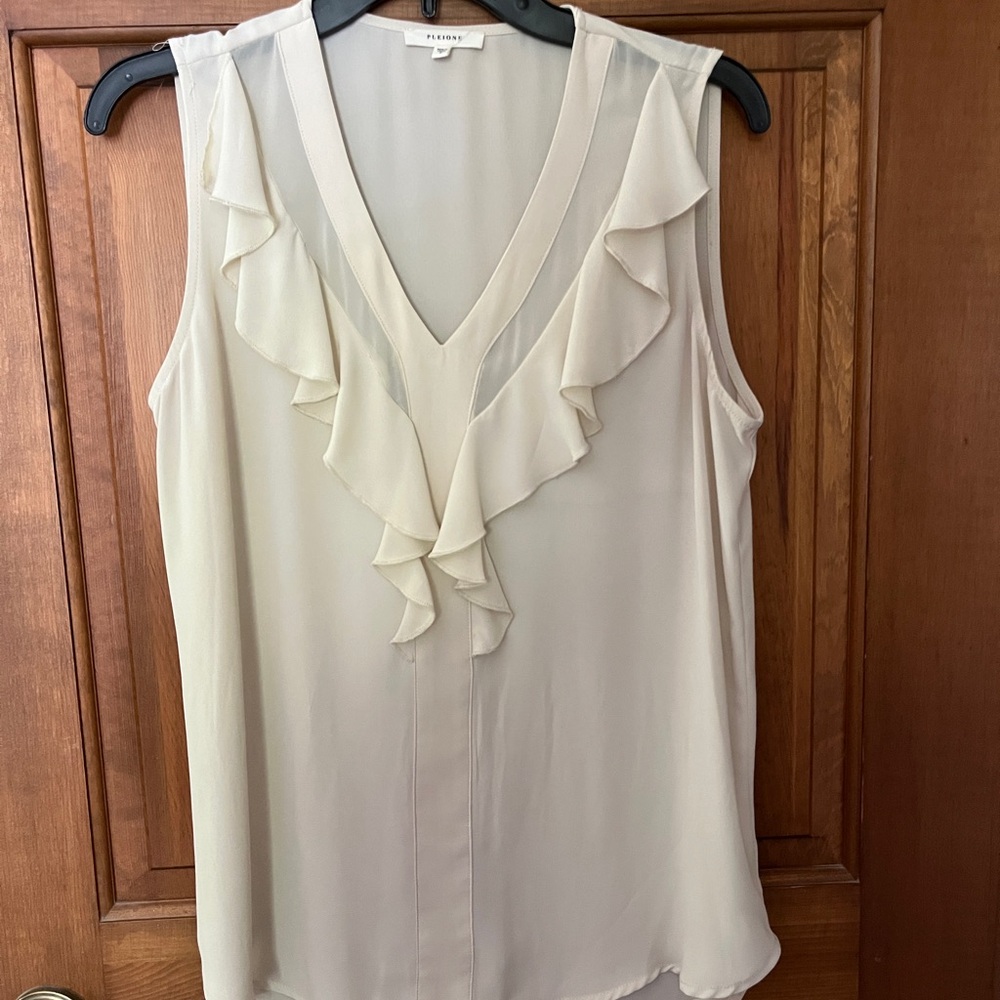 Pleione Cream Ruffle V-Neck Sleeveless Camisole